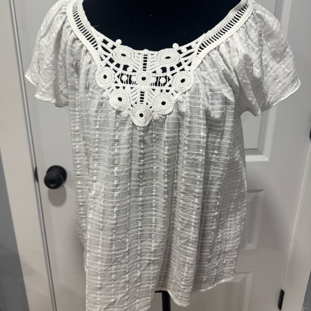 Max Studio lace flutter sleeve top - Picture 2 of 6